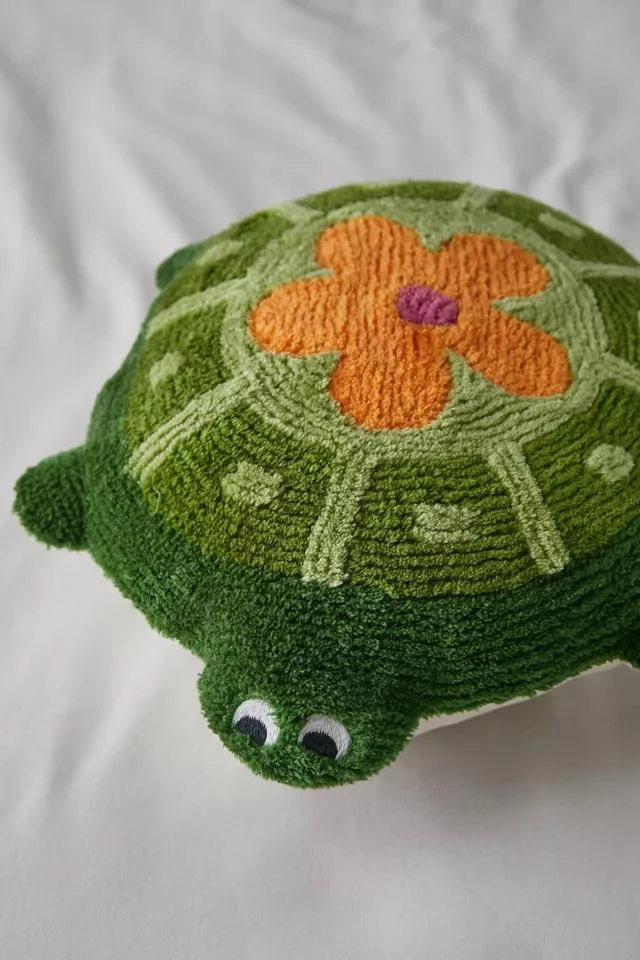 商品Urban Outfitters|Tufted Turtle Shaped Throw Pillow,价格¥188,第3张图片详细描述