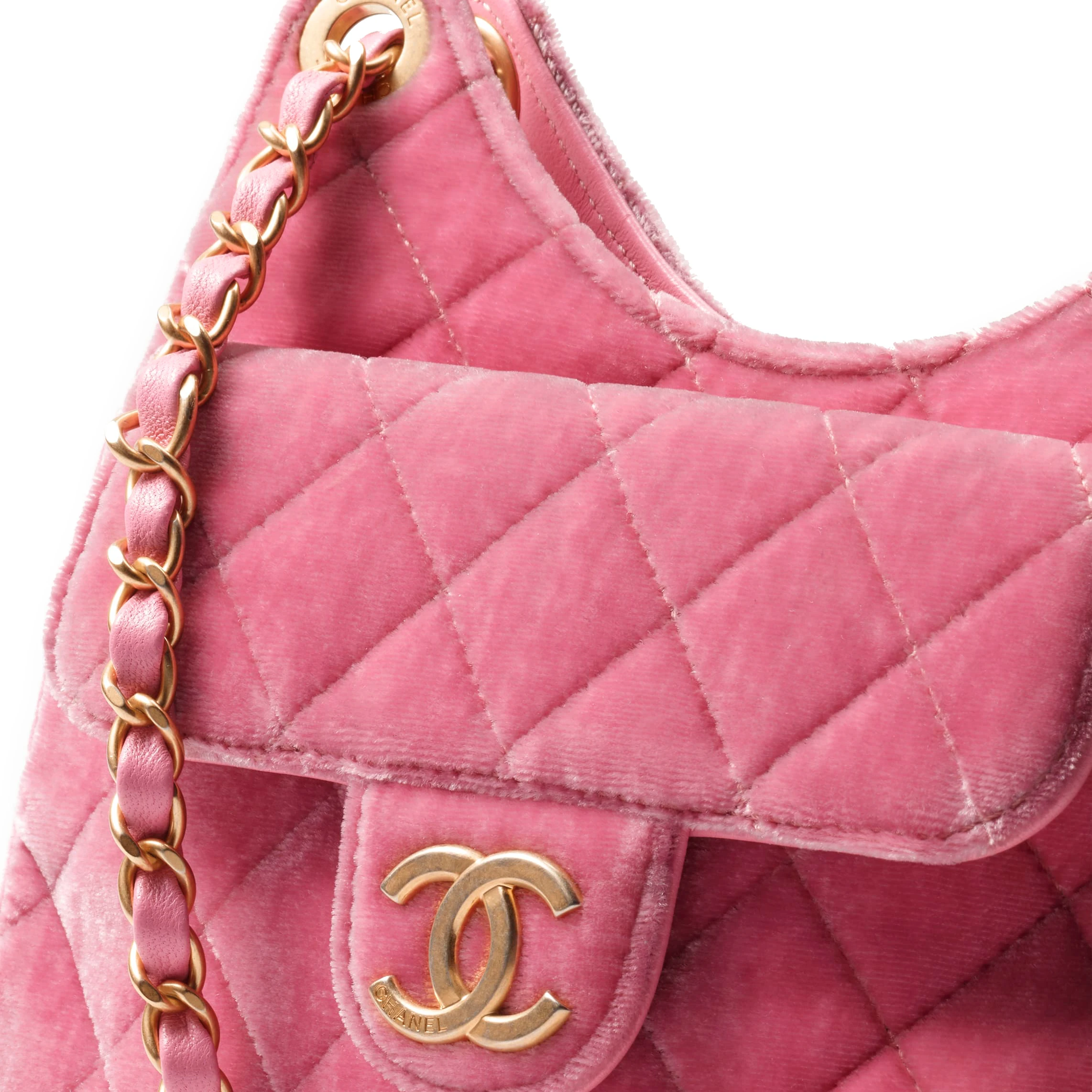 商品[国内直发] Chanel|香奈儿 23B 金扣菱格纹 天鹅绒 流浪包单肩斜挎包 小号 女款 粉色,价格¥45605,第4张图片详细描述