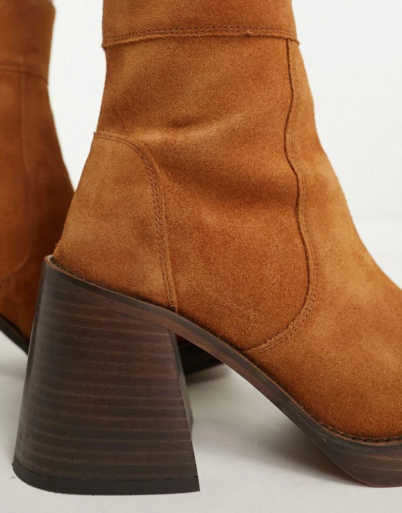 商品ASOS|ASOS DESIGN Wide Fit Region suede mid-heel boots in tan,价格¥208,第4张图片详细描述