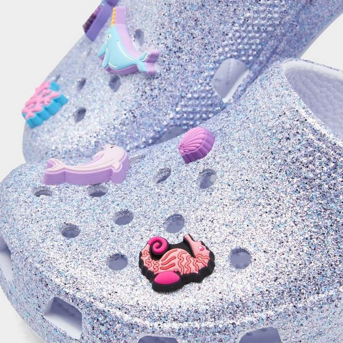 商品Crocs|Girls' Little Kids' Crocs Classic Glitter Sea Friends Clog Shoes,价格¥339,第3张图片详细描述