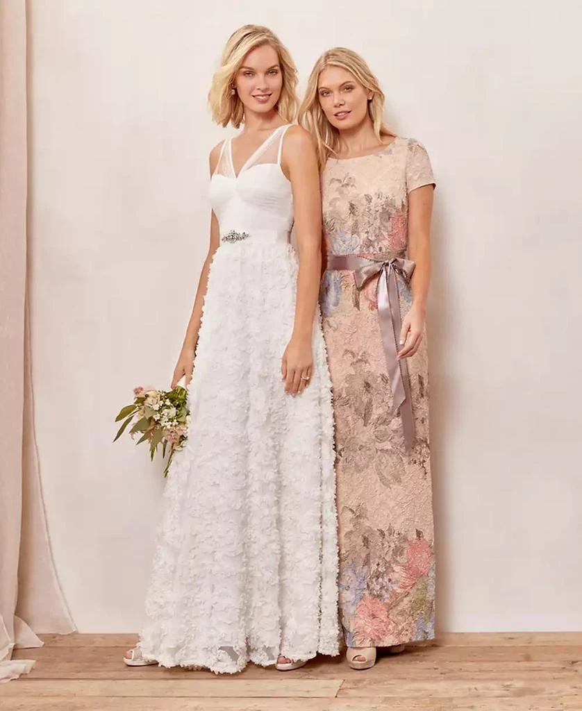 商品Adrianna Papell|Women's Floral-Print Short Sleeve Satin Gown,价格¥1653,第4张图片详细描述