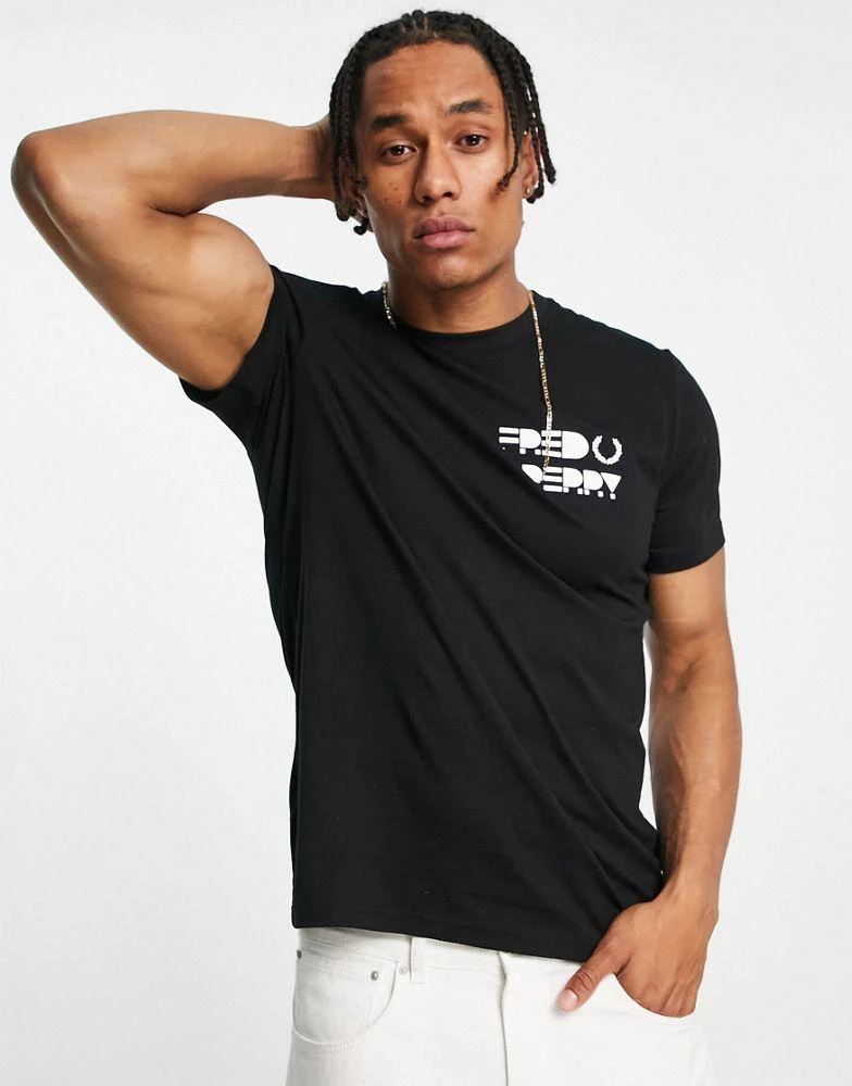 商品Fred Perry|Fred Perry graphic logo t-shirt in black,价格¥329,第4张图片详细描述