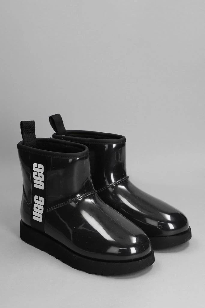 商品UGG|UGG Classic Clear Mini Low Heels Ankle Boots In Black Pvc,价格¥1836,第2张图片详细描述