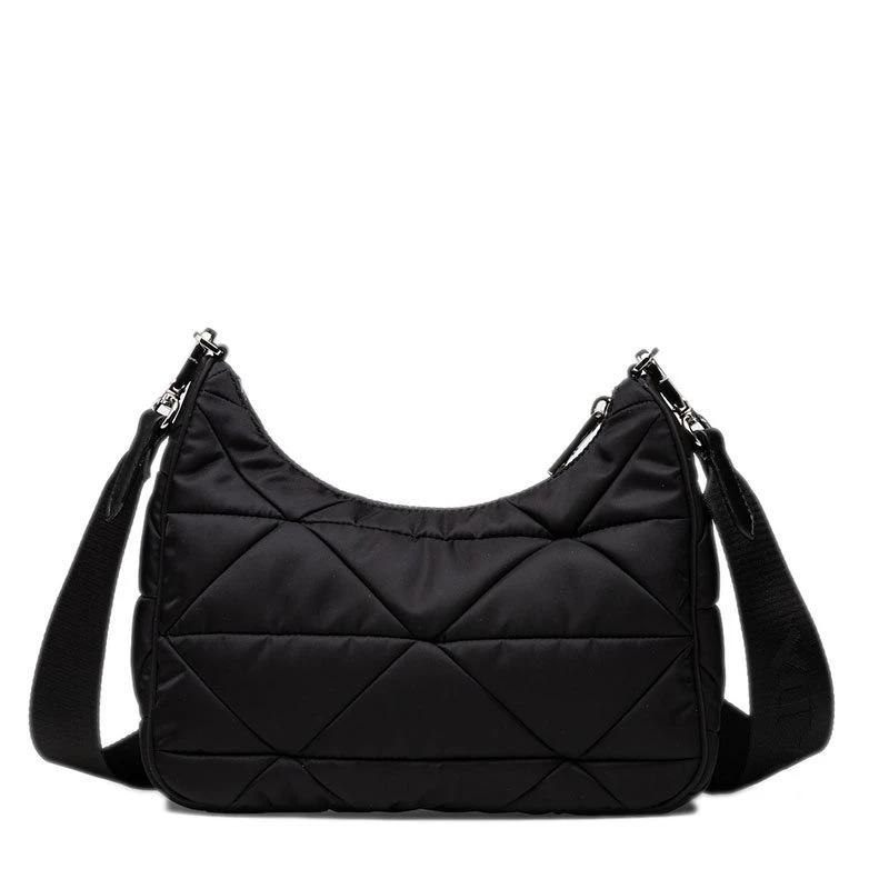 商品Prada|【预售3-7天】PRADA/普拉达 22春夏新款 女士黑色尼龙银扣徽标配可拆卸小袋拉链开合斜跨单肩包1BC151_RDJN_F0002_V_O1O,价格¥13201,第5张图片详细描述