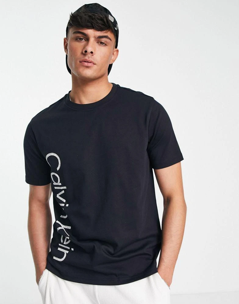 商品Calvin Klein|Calvin Klein Performance vertical logo t-shirt in black,价格¥301,第2张图片详细描述