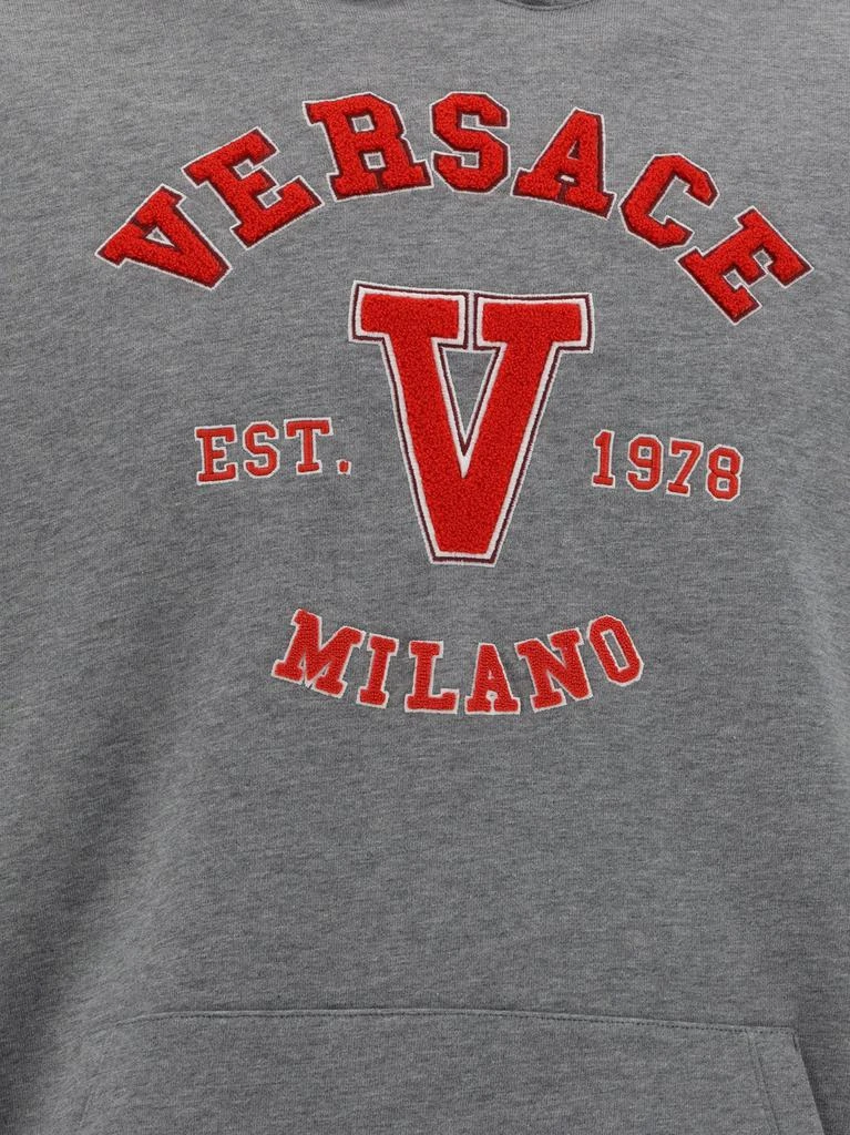 商品Versace|Versace Logo Detailed Long Sleeved Hoodie,价格¥4275,第3张图片详细描述