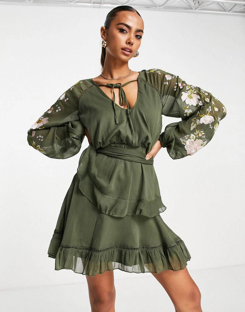 商品ASOS|ASOS DESIGN blouson sleeve tiered mini dress with cross stitch embroidery detail and tie in khaki,价格¥274,第1张图片