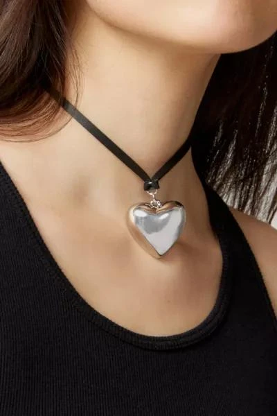 商品Urban Outfitters|Valentina Corded Heart Necklace,价格¥38,第1张图片