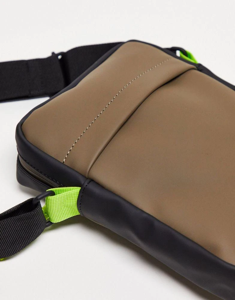 商品RAINS|Rains jet flight bag in brown,价格¥467,第3张图片详细描述