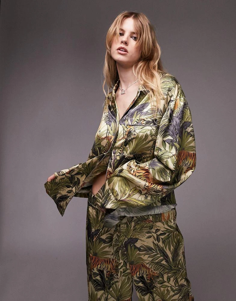 商品Topshop|Topshop tiger palm print piped satin shirt and trouser pyjama set in green,价格¥408,第3张图片详细描述