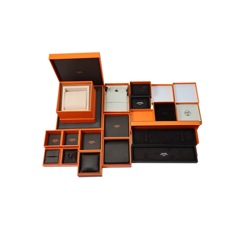 商品[国内直发] Hermes|爱马仕 Logo雕刻设计 镀玫瑰金 手镯 女款 栗色,价格¥3722,第2张图片详细描述