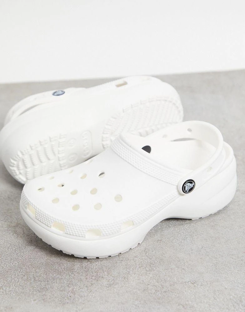 商品Crocs|Crocs classic platform clogs in white,价格¥438,第3张图片详细描述