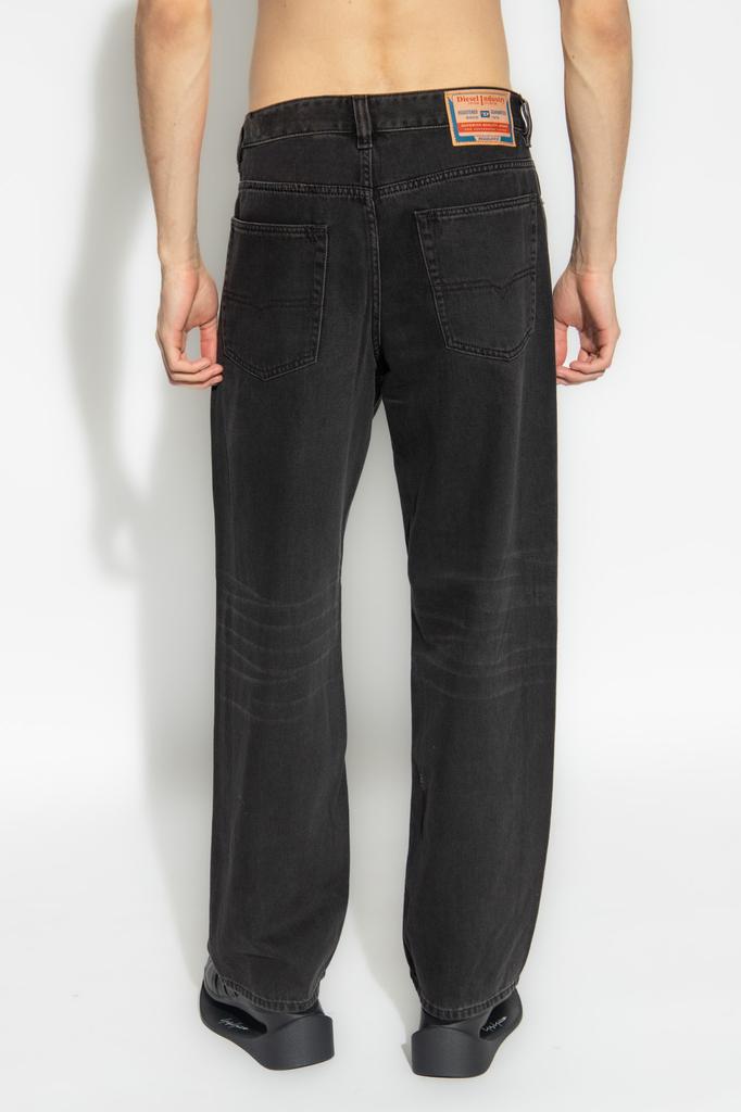 DIESEL 2001 D-MACRO 30×30 Diesel® 2001 D-MACRO | Mens Low-Rise Straight Leg Jeans