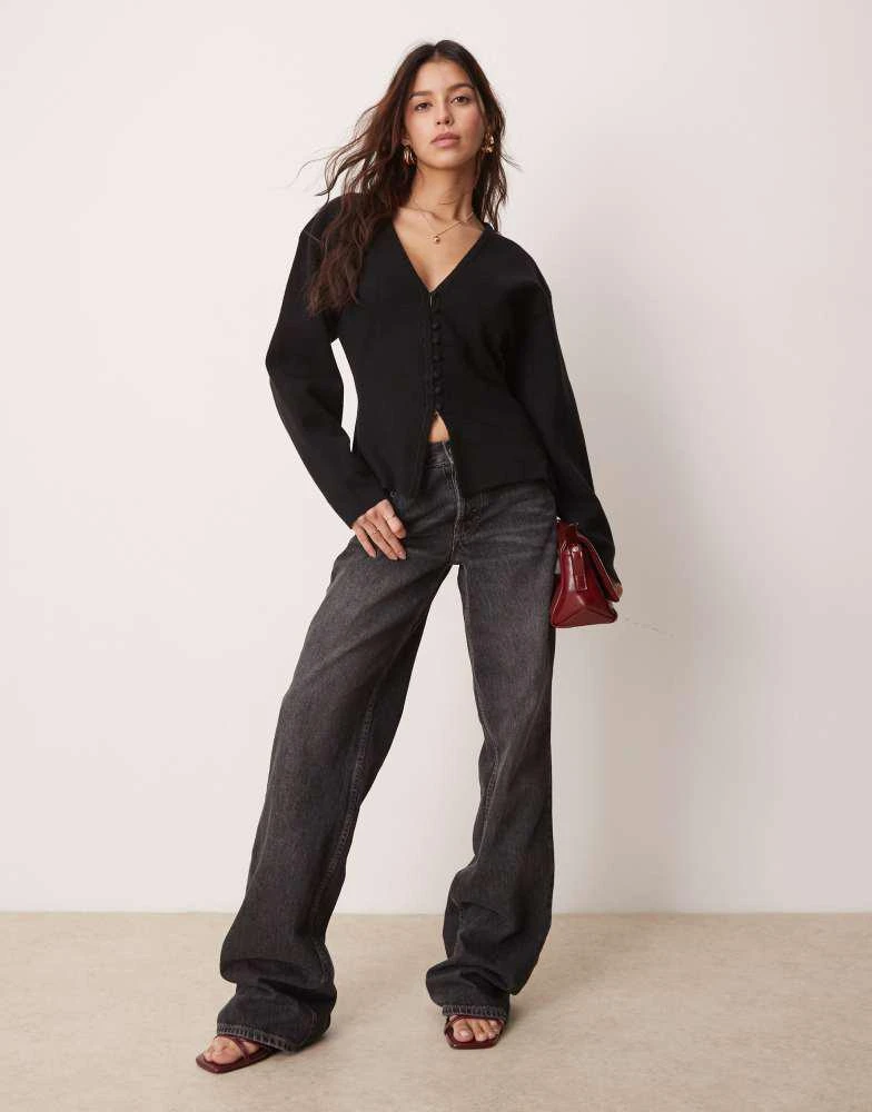 商品GINA TRICOT|Gina Tricot sculpt shaped knit button up cardigan in black,价格¥400,第2张图片详细描述