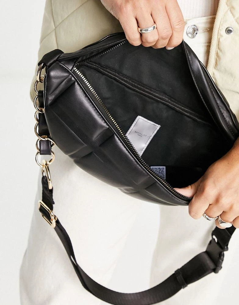 商品Topshop|Topshop bea quilted bumbag in black,价格¥190,第3张图片详细描述