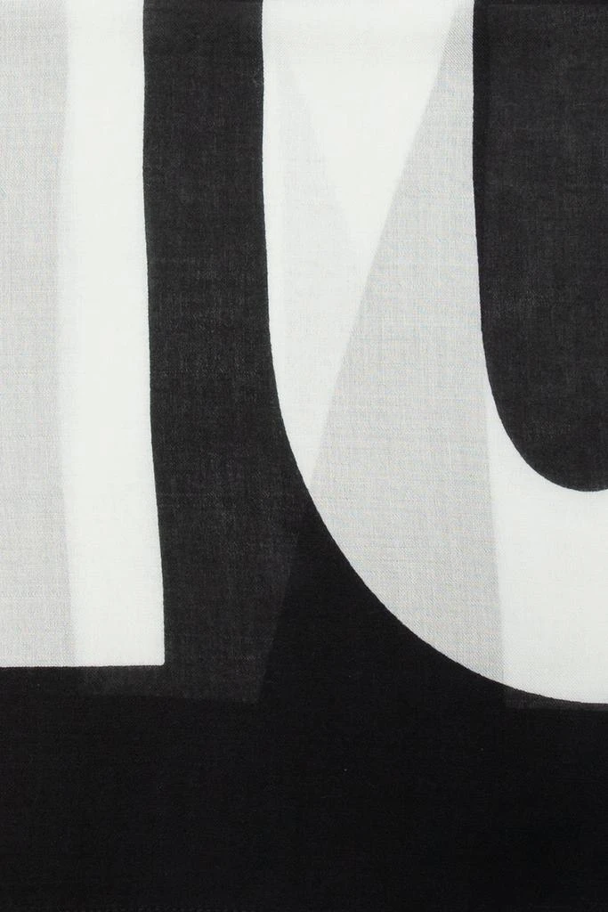商品Moschino|Moschino Oversized Logo Printed Scarf,价格¥520,第2张图片详细描述