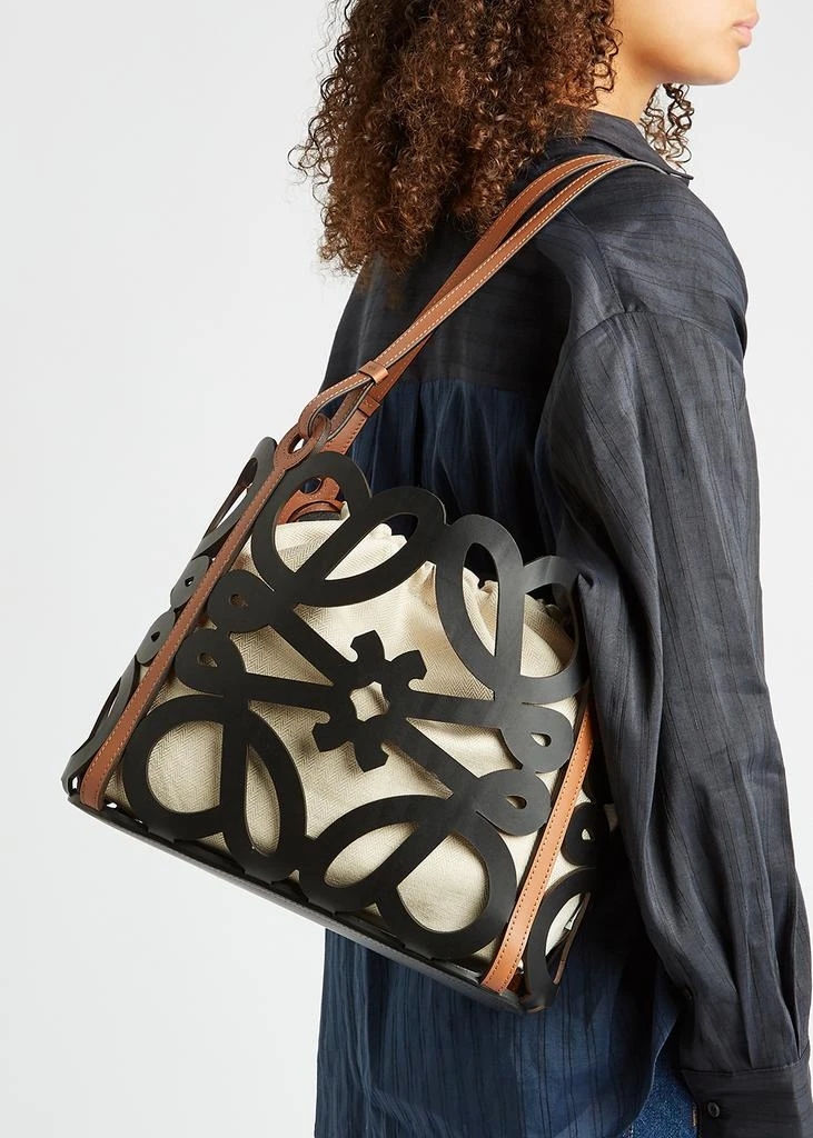 商品Loewe|Anagram cut-out leather shoulder bag,价格¥14078,第5张图片详细描述