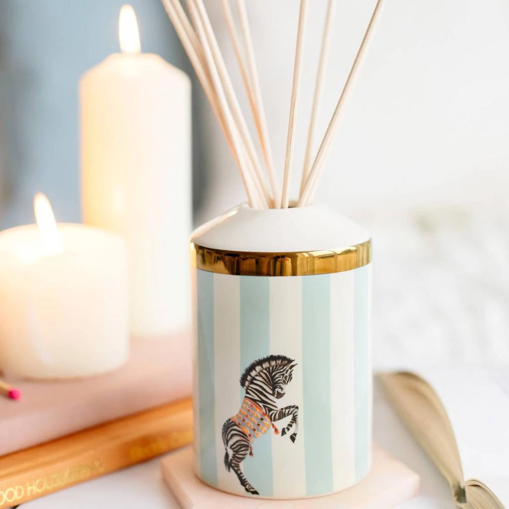 商品The Hut|Yvonne Ellen Party Animal Scented Diffuser - Cranberry & Oakwood,价格¥284,第2张图片详细描述