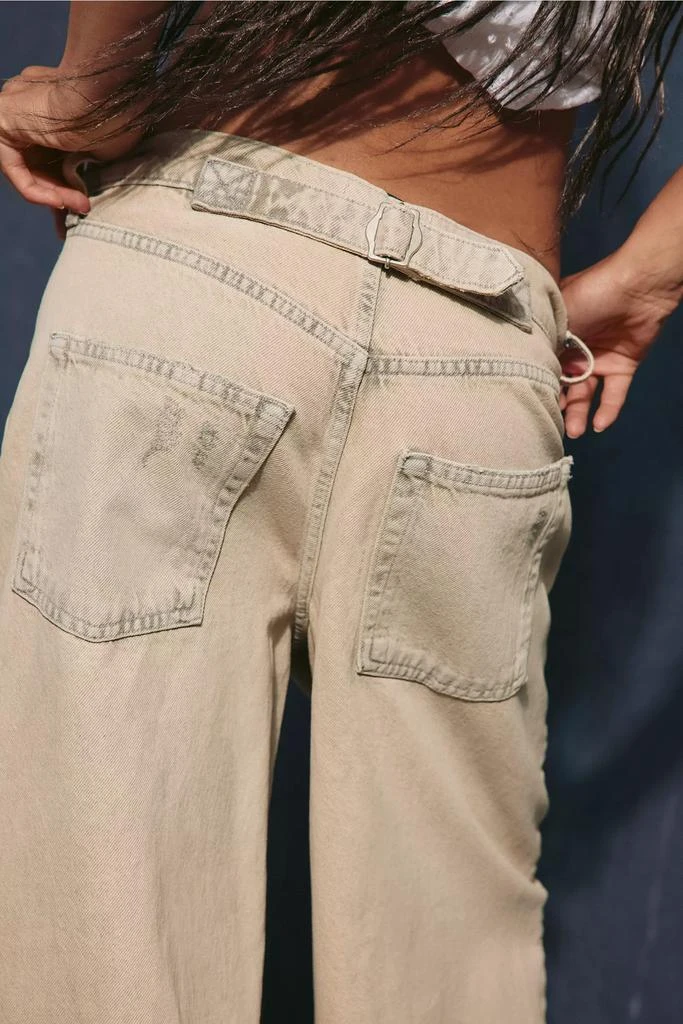 商品BDG|BDG Logan Buckle Barrel Jean,价格¥275,第4张图片详细描述