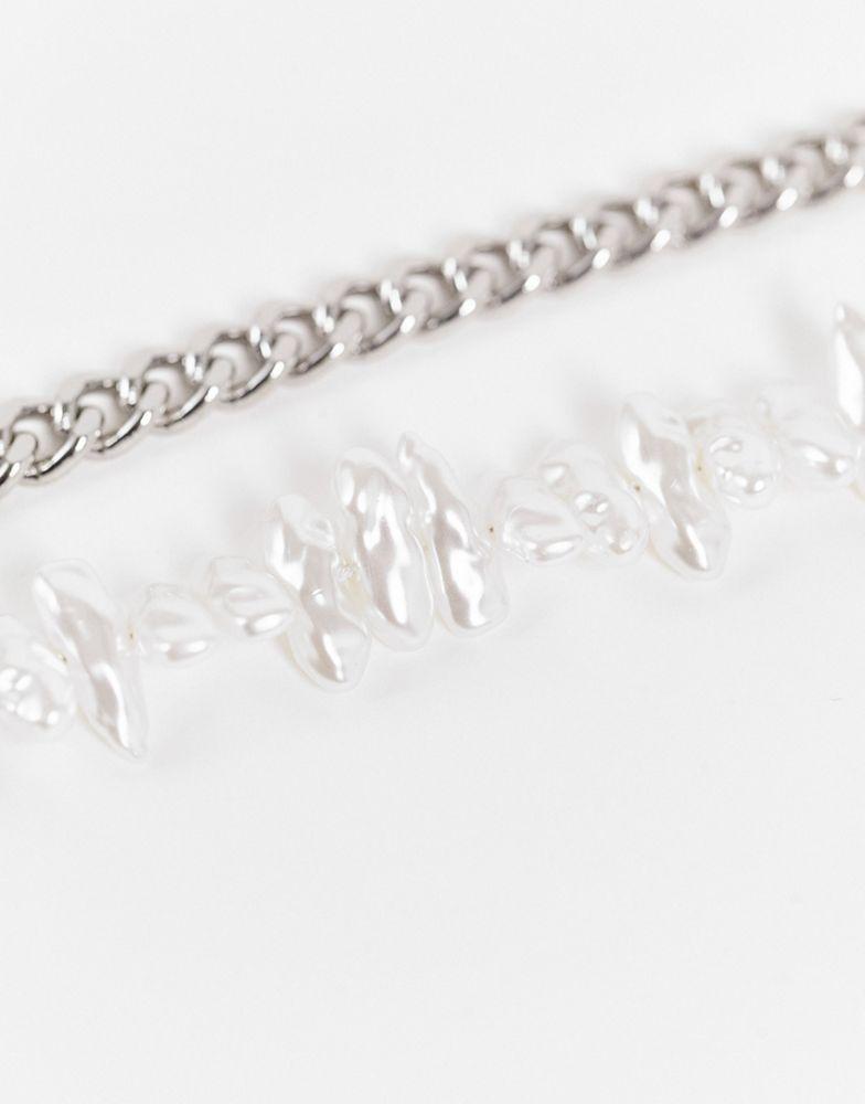 商品Reclaimed Vintage|Reclaimed Vintage inspired unisex necklace with pearl chippings and yin yang charm in silver,价格¥72,第6张图片详细描述