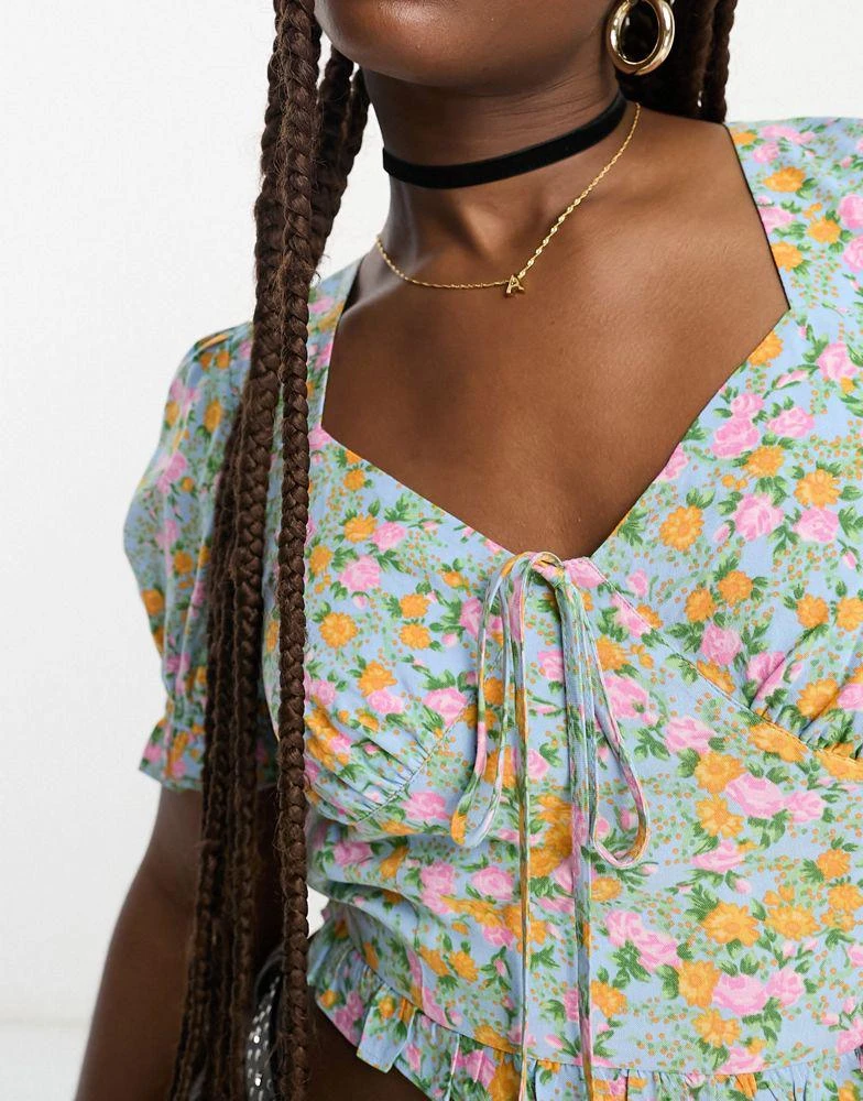 商品Miss Selfridge|Miss Selfridge bunny tie front tea top in blue ditsy floral,价格¥88,第4张图片详细描述