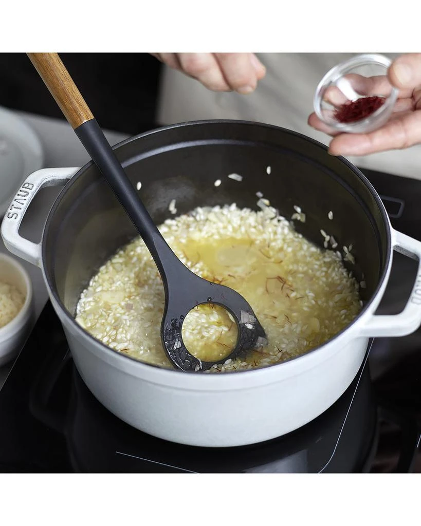 商品Staub|2.75-Qt. Cast Iron Round Cocotte,价格¥2064,第3张图片详细描述
