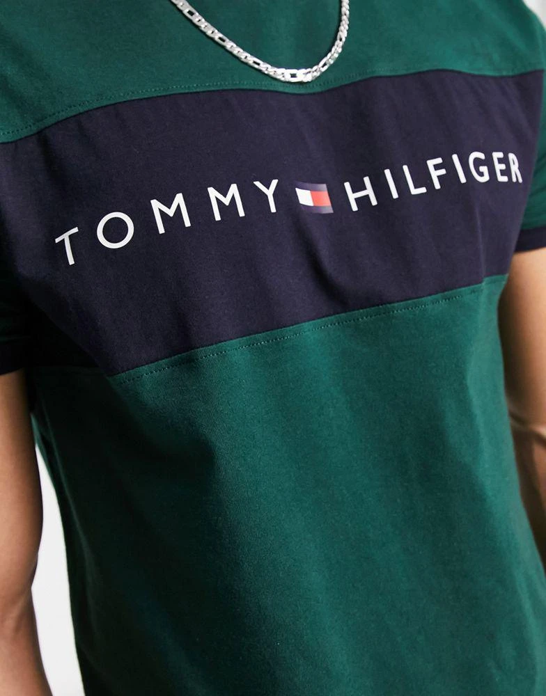 商品Tommy Hilfiger|Tommy Hilfiger lounge t-shirt with front stripe in dark green,价格¥345,第3张图片详细描述