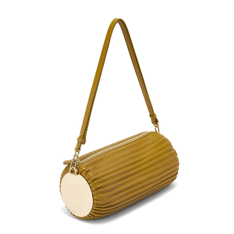 商品Loewe|【预售3-7天】罗意威  女士赭色羊皮革褶皱效果拉链开合两端同色徽标压纹手拿包手腕包单肩手提包A912P84X07-3918,价格¥11006,第5张图片详细描述