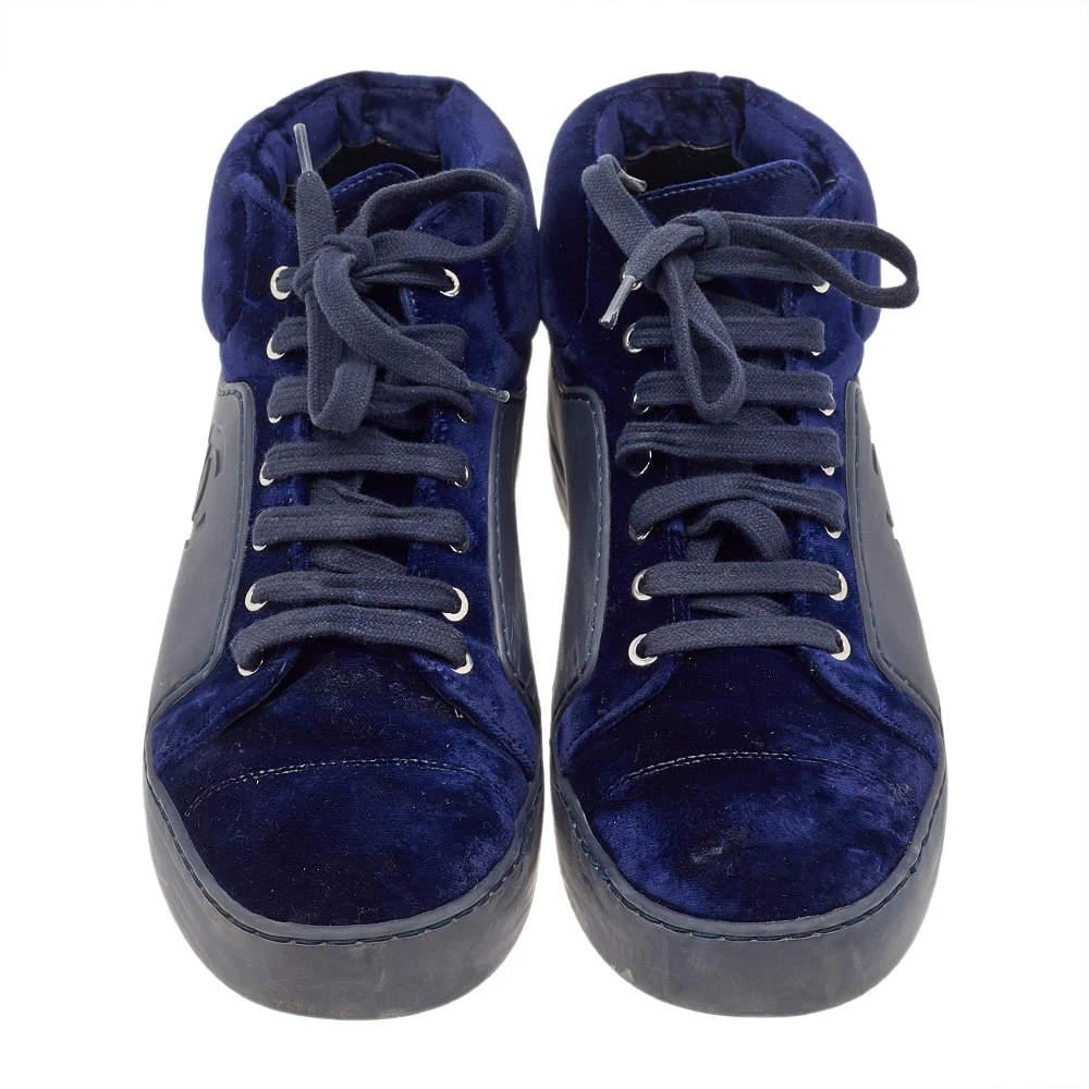 商品[二手商品] Chanel|Chanel Navy Blue Velvet And Rubber CC High Top Sneakers Size 37.5,价格¥2095,第3张图片详细描述