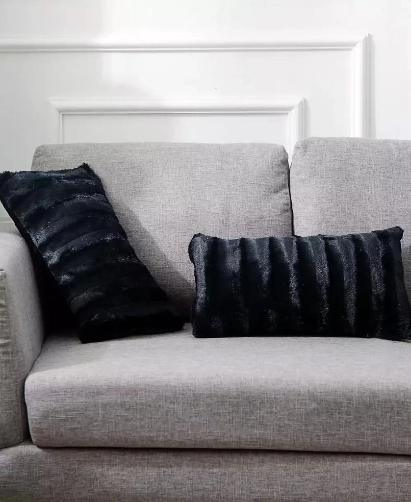 商品Cheer Collection|Faux-Fur 2-Pack Decorative Pillows, 12" x 20",价格¥204,第2张图片详细描述