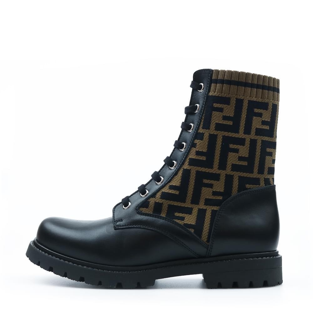 商品Fendi|Black & Brown FF Logo Boots,价格¥5671,第1张图片