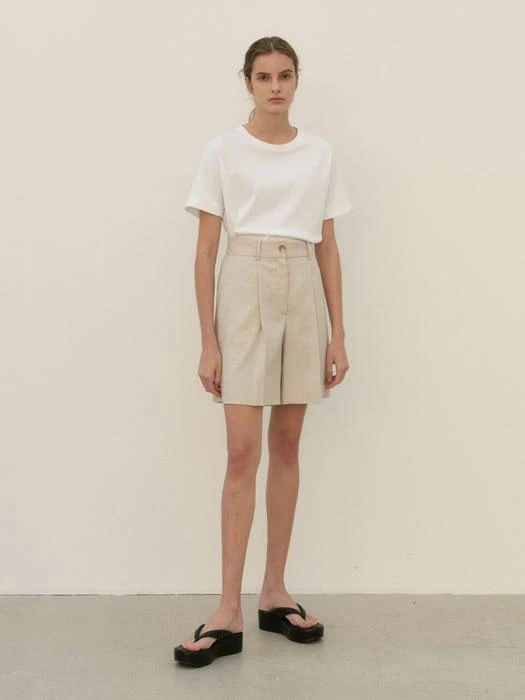 商品MOHAN|TOR One Tuck Short Pants (2 Color),价格¥717,第2张图片详细描述