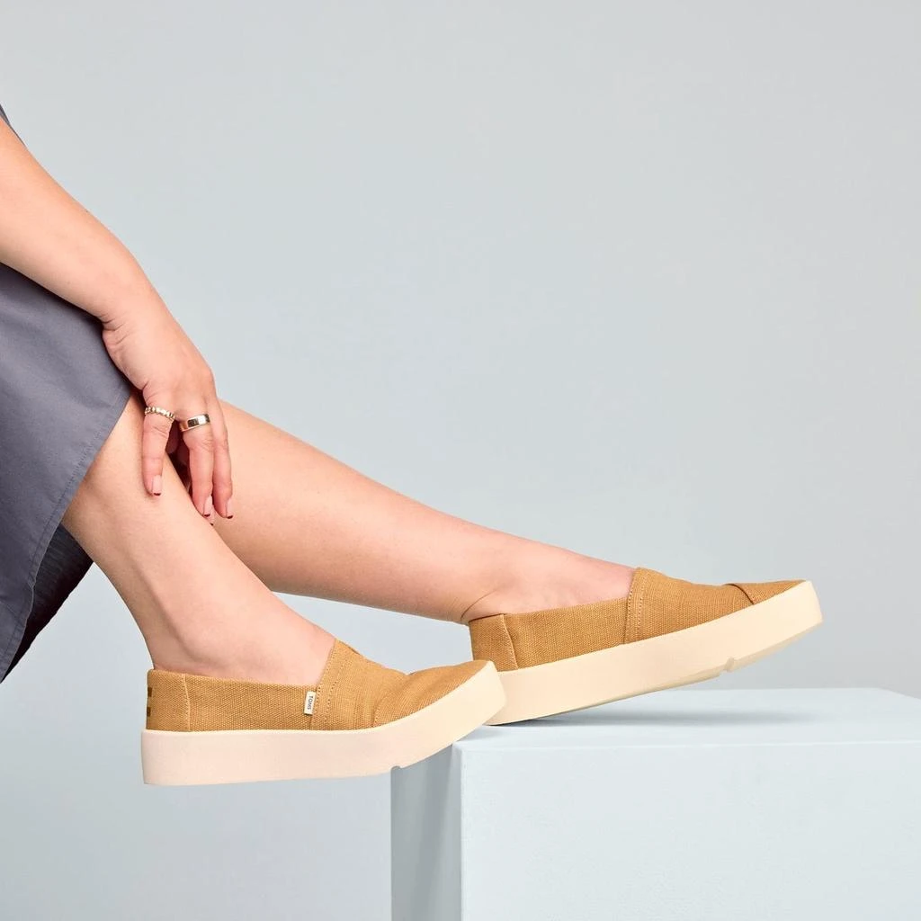 商品TOMS Shoes|Verona Golden Honey Slip On Sneaker,价格¥237,第3张图片详细描述