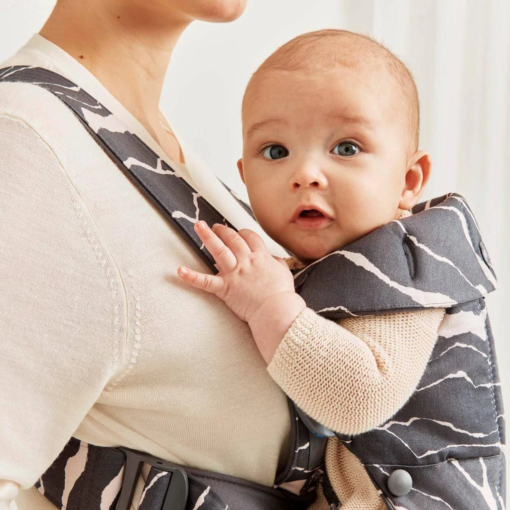 商品BabyBjörn|BABYBJÖRN Mini Baby Carrier - Anthracite/Landscape,价格¥716,第3张图片详细描述