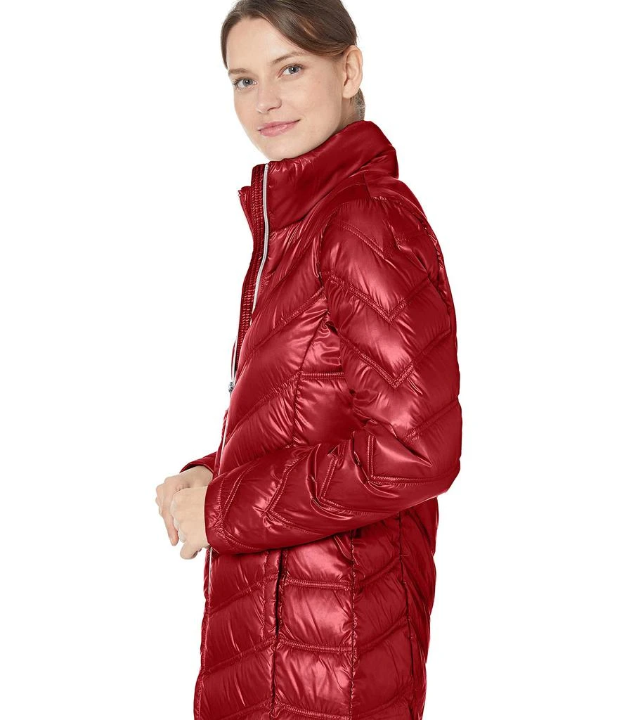 商品Calvin Klein|Women's Chevron Quilted Packable Down Jacket (Standard and Plus),价格¥674,第4张图片详细描述