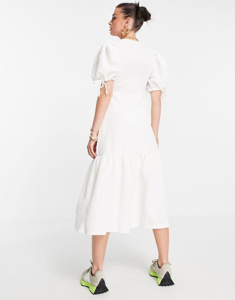 商品River Island|River Island textured wrap midi dress in white,价格¥252,第4张图片详细描述