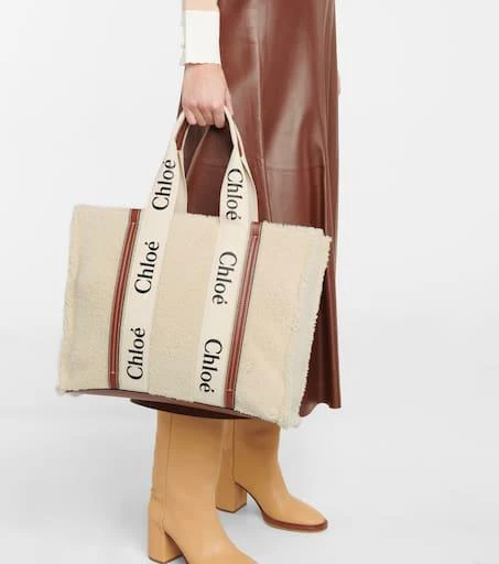 商品Chloé|Woody Large shearling and leather tote,价格¥16283,第2张图片详细描述
