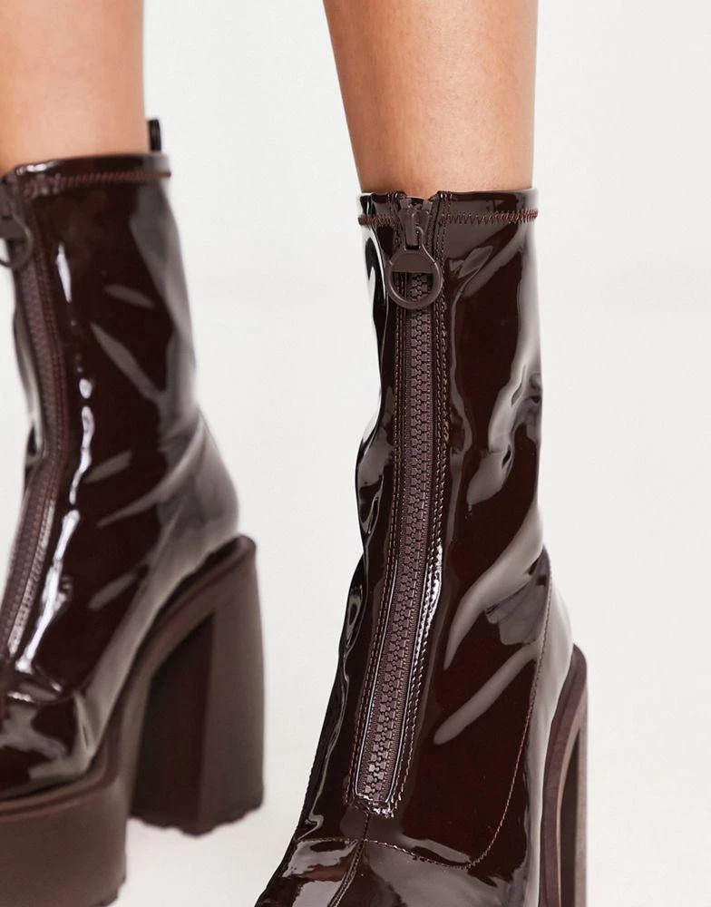 商品Bershka|Bershka chunky sole platform heeled boot in patent brown,价格¥252,第4张图片详细描述
