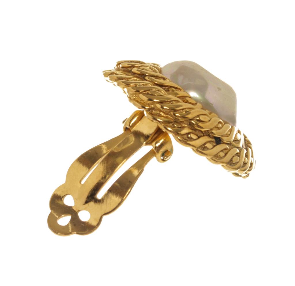 Chanel Gold Tone CC Braided Earrings商品第6张图片规格展示