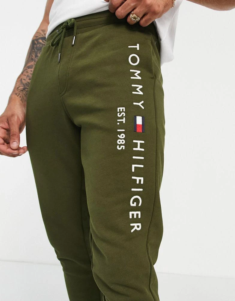 商品Tommy Hilfiger|Tommy Hilfiger embroidered flag logo cuffed joggers in green,价格¥696,第4张图片详细描述