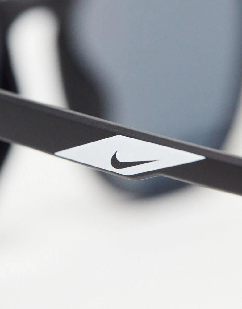 商品NIKE|Nike Journey sunglasses in matte grey,价格¥424,第2张图片详细描述