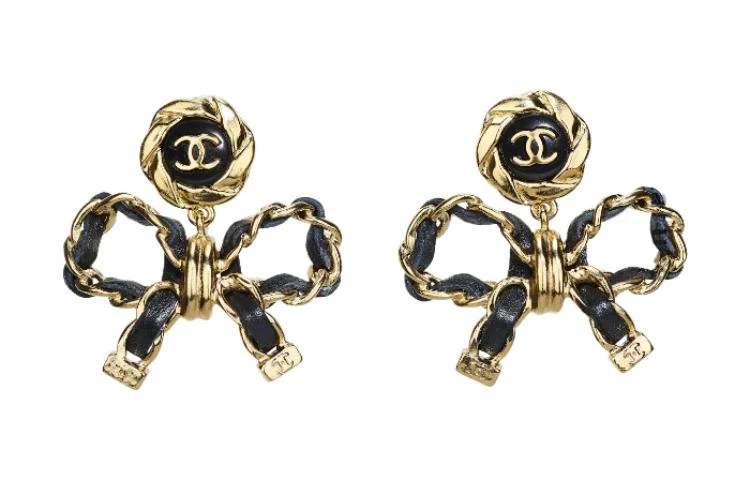 商品[国内直发] Chanel|香奈儿 经典LOGO 金属耳环 女款 黑色,价格¥6258,第2张图片详细描述