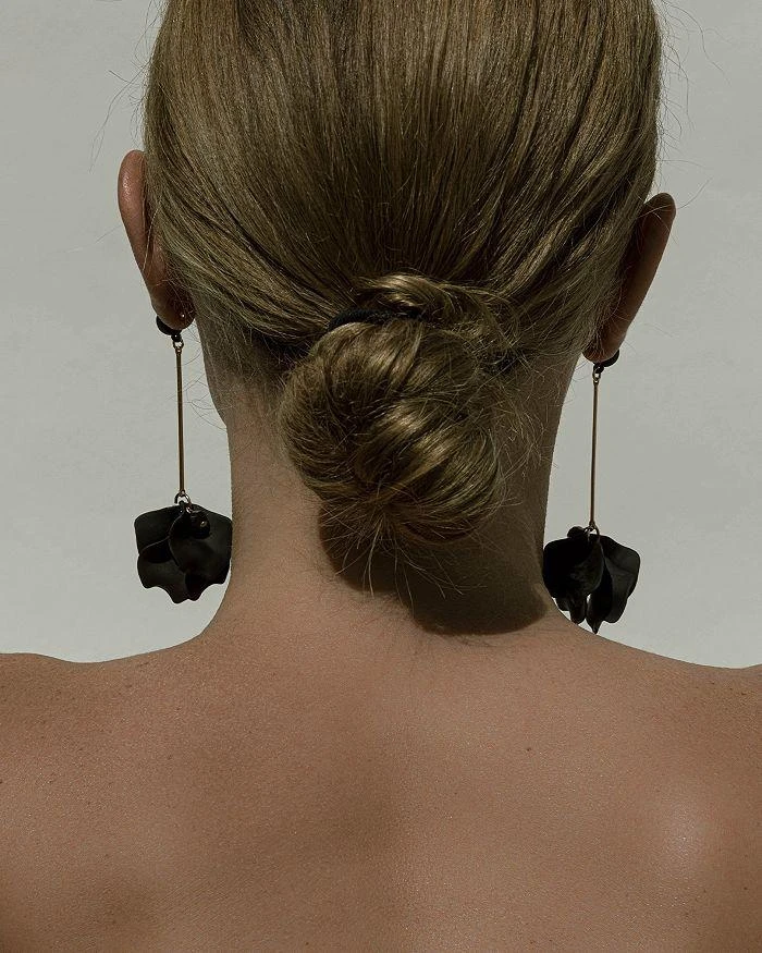 商品Shashi|Petunia Drop Earrings,价格¥358,第2张图片详细描述