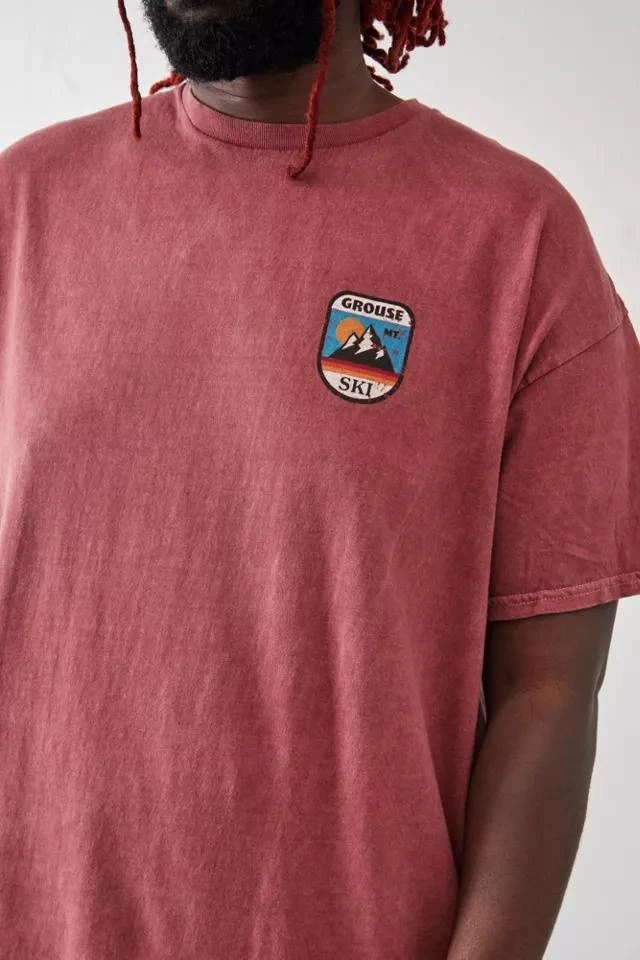 商品Urban Outfitters|UO Maroon Ski Club T-Shirt,价格¥341,第3张图片详细描述