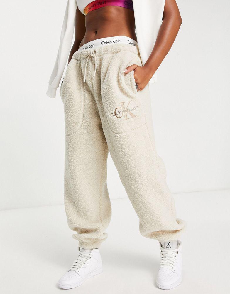 Calvin Klein Jeans logo sherpa joggers in eggshell商品第1张图片规格展示