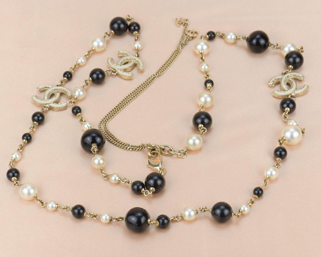Chanel CC 2011 Pearl Necklace and Earrings Set商品第7张图片规格展示