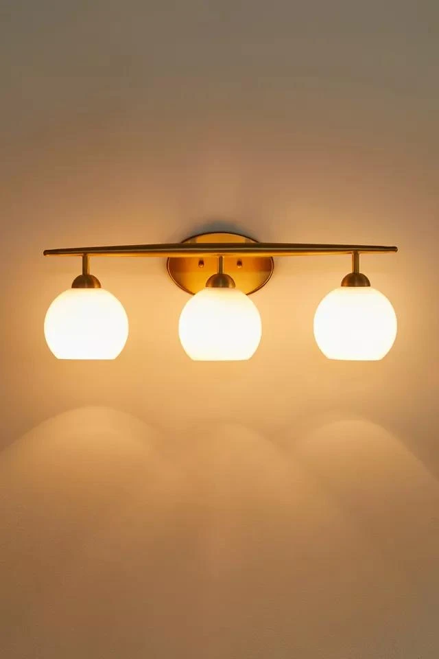 商品Urban Outfitters|Reese Tri-Globe Sconce,价格¥1410,第2张图片详细描述