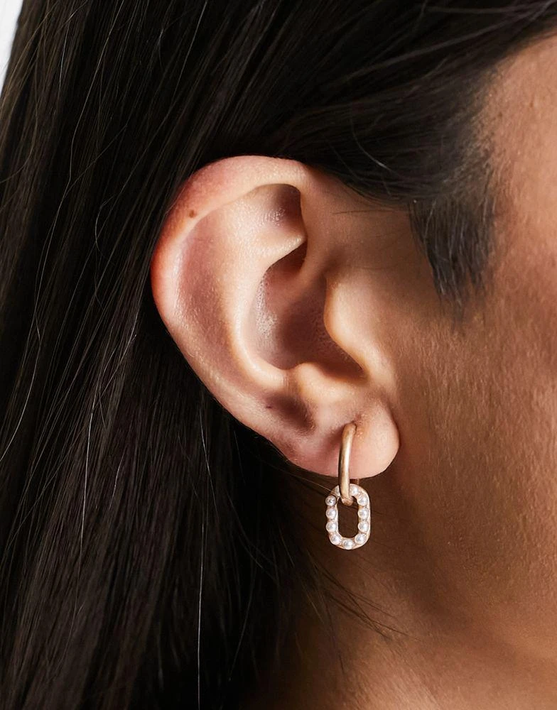 商品ALL SAINTS|AllSaints faux pearl hoop drop earrings in gold,价格¥316,第4张图片详细描述