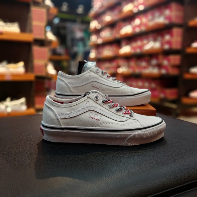 【韩国直邮|包邮包税】万斯 Old Skool Tapered #DIY #triple lace/true white (VN0A54F49Y9)商品第1张图片规格展示