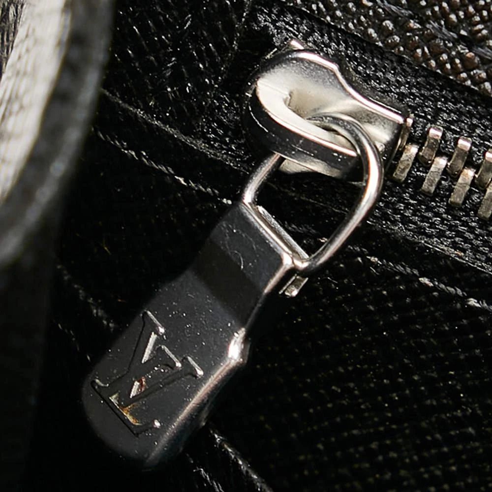 Louis Vuitton Black Taiga Selenga 商品
